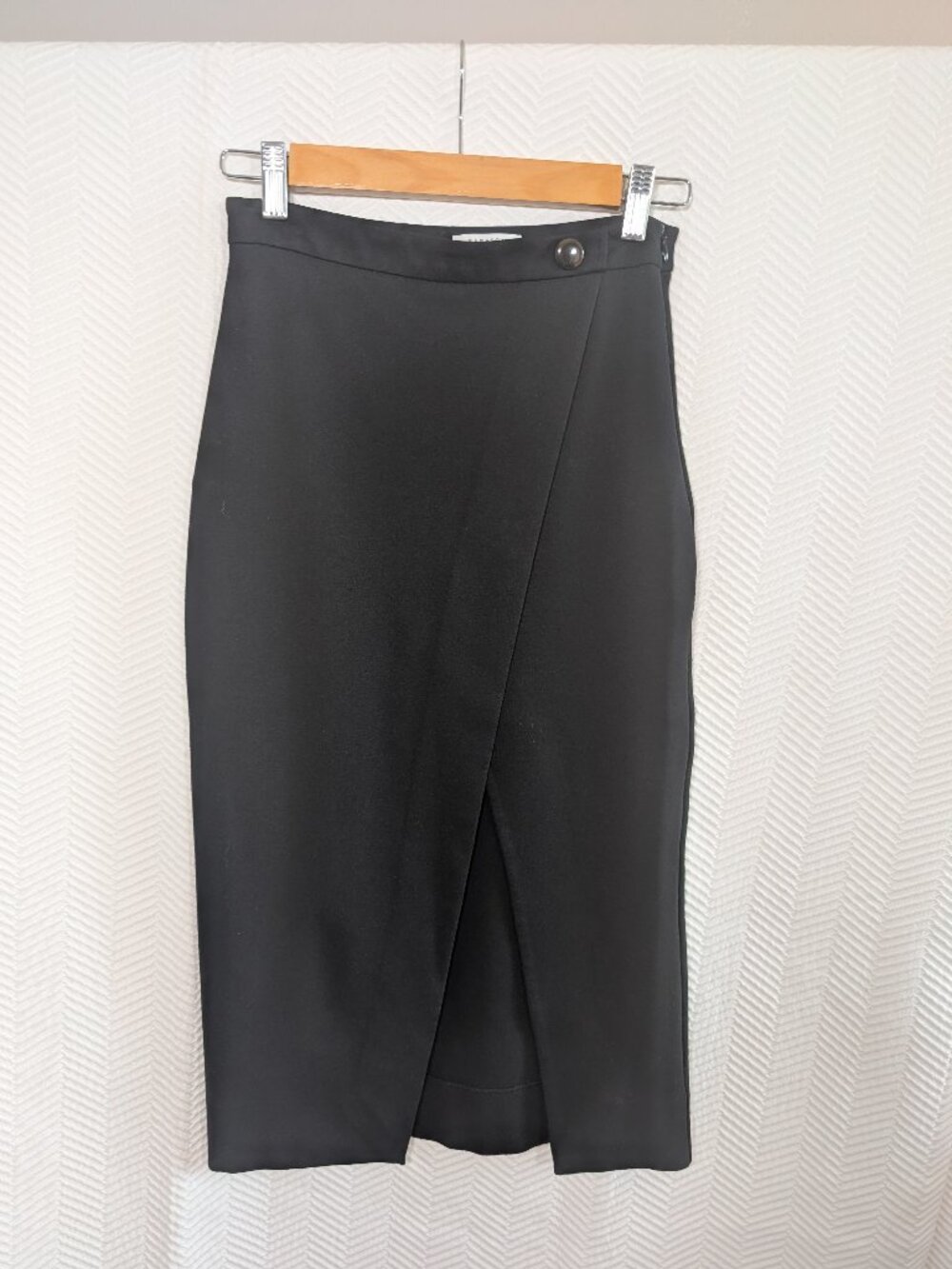 Babaton Black Midi Pencil Skirt Front Slit Wrap Style Classic Chic Office Size 2
